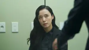 Backdrop to the movie "Revolver" #637198