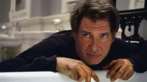 Backdrop to the movie "What Lies Beneath" #377248