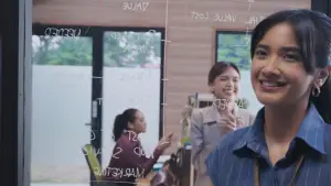 Backdrop to the movie "Senin Harga Naik" #765210