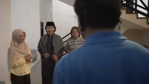 Backdrop to the movie "Holy Salt" #543271