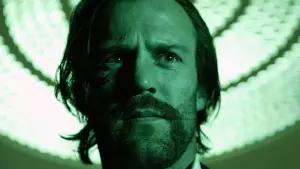 Backdrop to the movie "Revolver" #340859