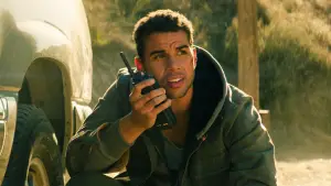 Backdrop to the movie "Under Fire" #632119