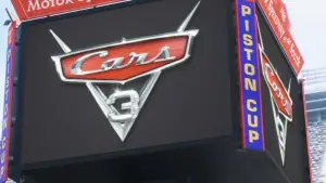 Backdrop to the movie "Cars 3" #603045