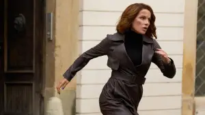 Backdrop to the movie "Canary Black" #622799