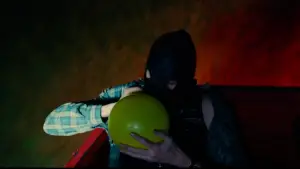 Backdrop to the movie "Birdeater" #664045