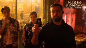 Backdrop to the movie "Magik Rompak" #622735