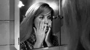 Backdrop to the movie "Repulsion" #703218