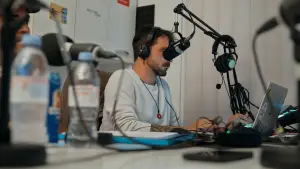 Backdrop to the movie "Radio Gwen" #778798