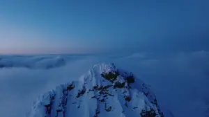 Backdrop to the movie "SKI - The Greatest Ski Tour of All Time" #735045