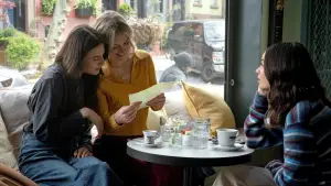 Backdrop to the movie "The Life List" #601791