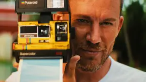 Backdrop to the movie "Blink Twice" #780315