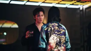 Backdrop to the movie "Revolver" #637186