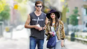 Backdrop to the movie "Naomi and Ely