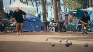 Backdrop to the movie "Le camping, un siècle de bonheur français" #929546