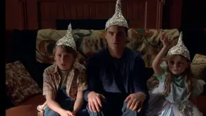 Backdrop to the movie "Signs" #670332