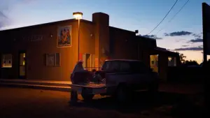 Backdrop to the movie "Rebuilding" #527803