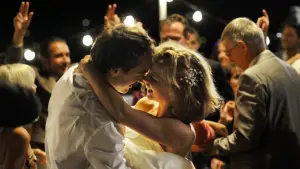 Backdrop to the movie "Swooni" #728164