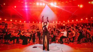 Backdrop to the movie "RAYE at the Royal Albert Hall" #702550