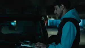 Backdrop to the movie "Relay" #550131