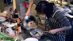 Backdrop to the movie "Eat Drink Man Woman" #210288