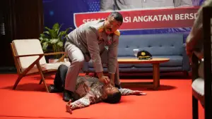 Backdrop to the movie "Comic 8 Revolution: Santet K4bin3t" #537583