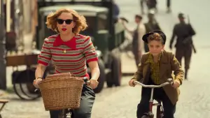 Backdrop to the movie "Jojo Rabbit" #625412