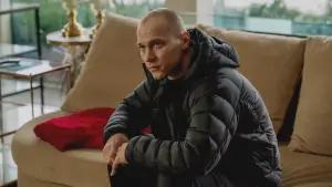 Backdrop to the movie "Anora" #547616