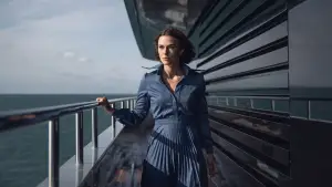 Backdrop to the movie "The Woman in Cabin 10" #778941