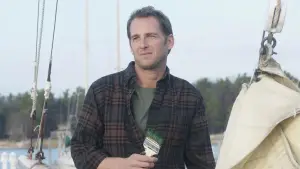 Backdrop to the movie "Hide Away" #745380