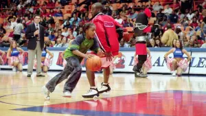 Backdrop to the movie "Like Mike" #304417