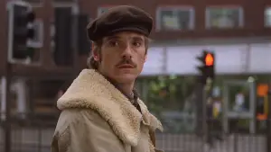 Backdrop to the movie "Moonlighting" #730014