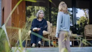 Backdrop to the movie "Un/Dressed" #686010