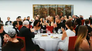 Backdrop to the movie "Blink Twice" #780316