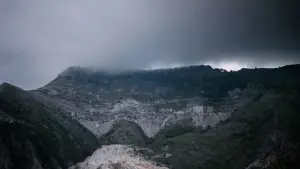 Backdrop to the movie "The Brutalist" #610806