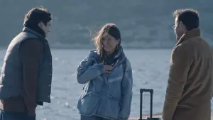 Backdrop to the movie "Άκουσέ Με" #410319