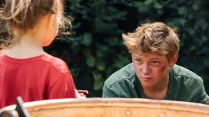 Backdrop to the movie "Holy Cow" #633838