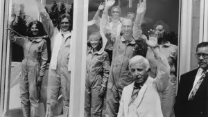 Backdrop to the movie "Bio-Dome" #688038