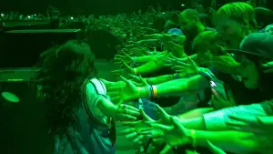 Backdrop to the movie "Billie Eilish - Hit Me Hard and Soft: The Tour (Live in 3D)" #816338