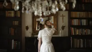 Backdrop to the movie "Aurora" #690662