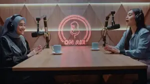 Backdrop to the movie "La Tahzan: Cinta, Dosa, Luka..." #672828