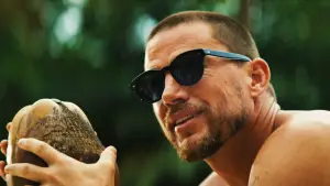 Backdrop to the movie "Blink Twice" #780317