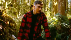 Backdrop to the movie "Strange Darling" #683530