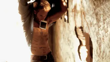 Backdrop to the movie "Memento" #587121