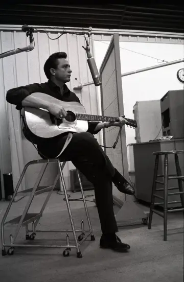Poster to the movie "Walk the Line" #1207754