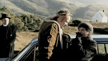 Backdrop to the movie "Breaking the Waves" #1745871