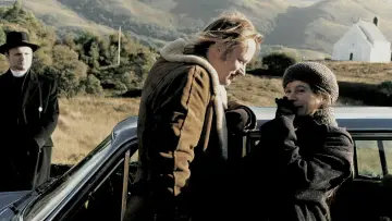 Backdrop to the movie "Breaking the Waves" #906942