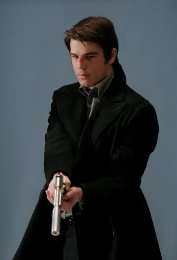 Poster to the movie "Lucky Number Slevin" #852571