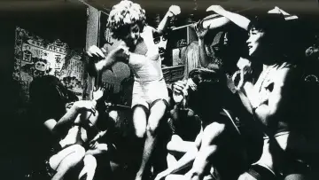 Backdrop to the movie "Funeral Parade of Roses" #384841