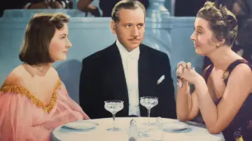 Backdrop to the movie "Ninotchka" #211239