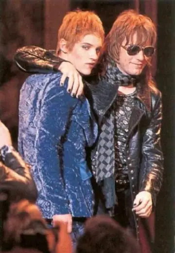 Poster to the movie "Velvet Goldmine" #1539768
